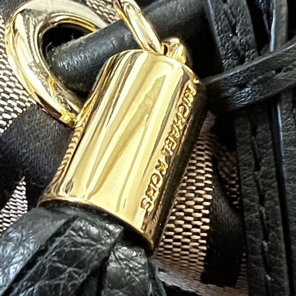 MICHAEL KORS EUC BAG - Picture 9 of 11